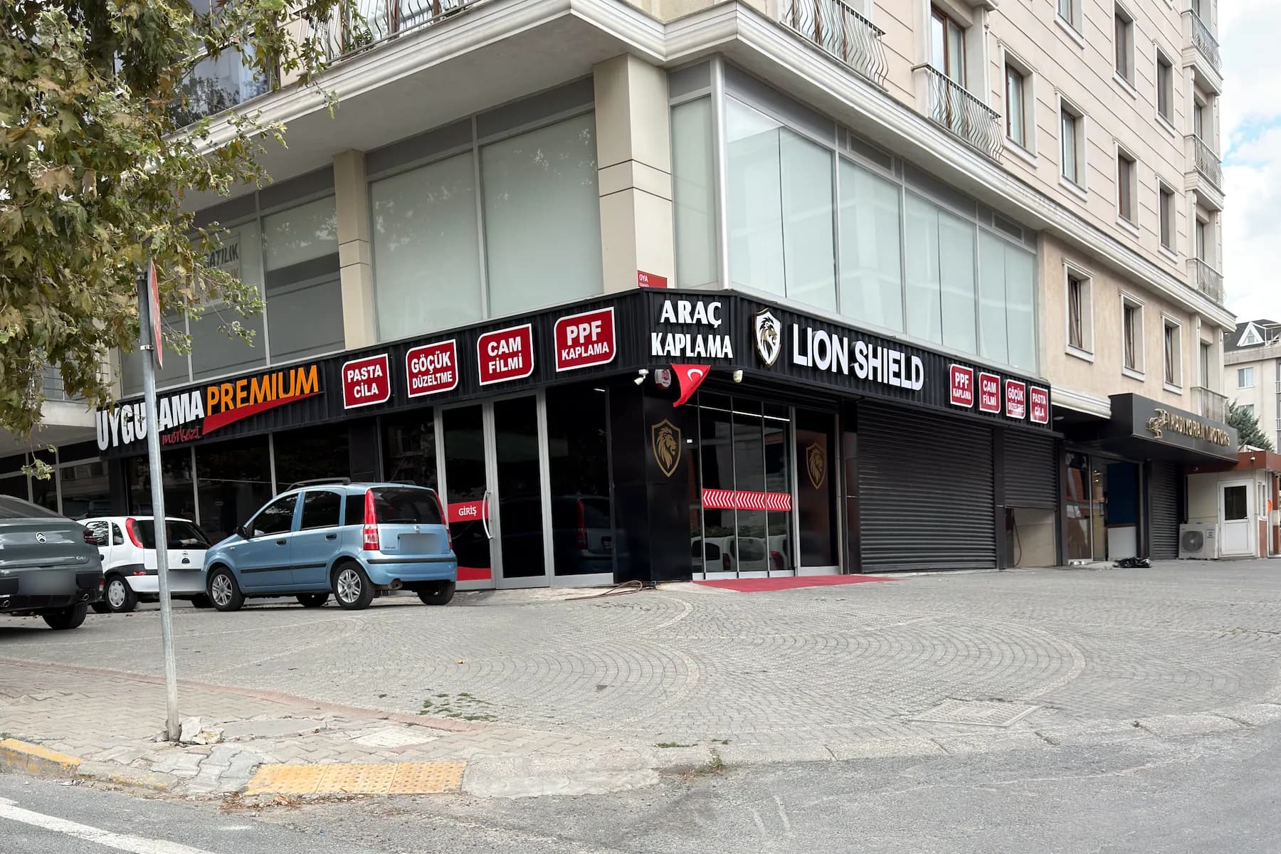 Lion Shield uygulama merkezinin Beylikdüzü’ndeki köşe binada dış cephesi